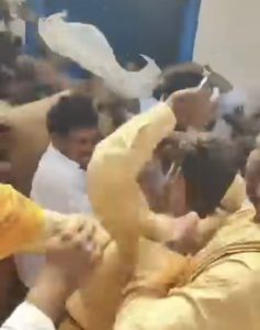 തെലങ്കാനയിൽ സുവിശേഷ വിരോധികൾ വിശുദ്ധ സഭാ ആരാധന തടസ്സപ്പെടുത്തി പാസ്റ്ററെ ക്രൂരമായി മർദ്ദിച്ചു.