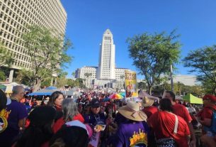 ലോസ് ഏഞ്ചൽസിൽ വിദ്യാഭ്യാസ മേഖല സ്തംഭനത്തിലേക്ക്; കൂറ്റൻ പണിമുടക്കിന് അധ്യാപകരും ജീവനക്കാരും