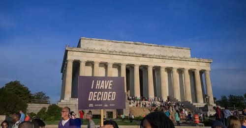 ഈസ്റ്റർ സന്ദേശവുമായി ട്രംപ് ഭരണകൂടം; മതവും രാഷ്ട്രീയവും കലരുന്നതിനെച്ചൊല്ലി തർക്കം