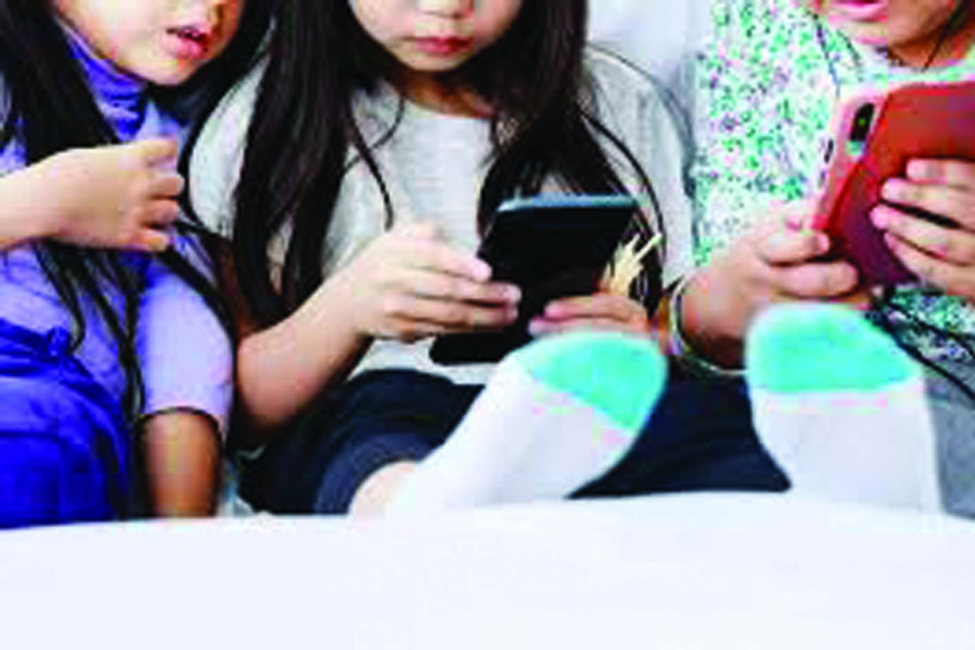 കുട്ടികളുടെ മാനസീകാരോഗ്യം തകര്‍ക്കുന്നു; സോഷ്യല്‍ മീഡിയകള്‍ക്ക് കടുത്ത നിയന്ത്രണങ്ങളുമായി ലോക രാജ്യങ്ങള്‍.