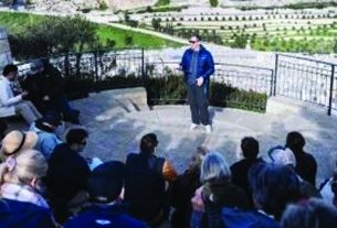 ഒലിവ് മലയില്‍ കൂട്ടായ്മയ്ക്കിടയില്‍ മിസൈല്‍ ആക്രമണ സൈറന്‍; ദൈവത്തിന്റെ കരം അനുഭവപ്പെട്ട് പാസ്റ്ററും 60 വിശ്വാസികളും