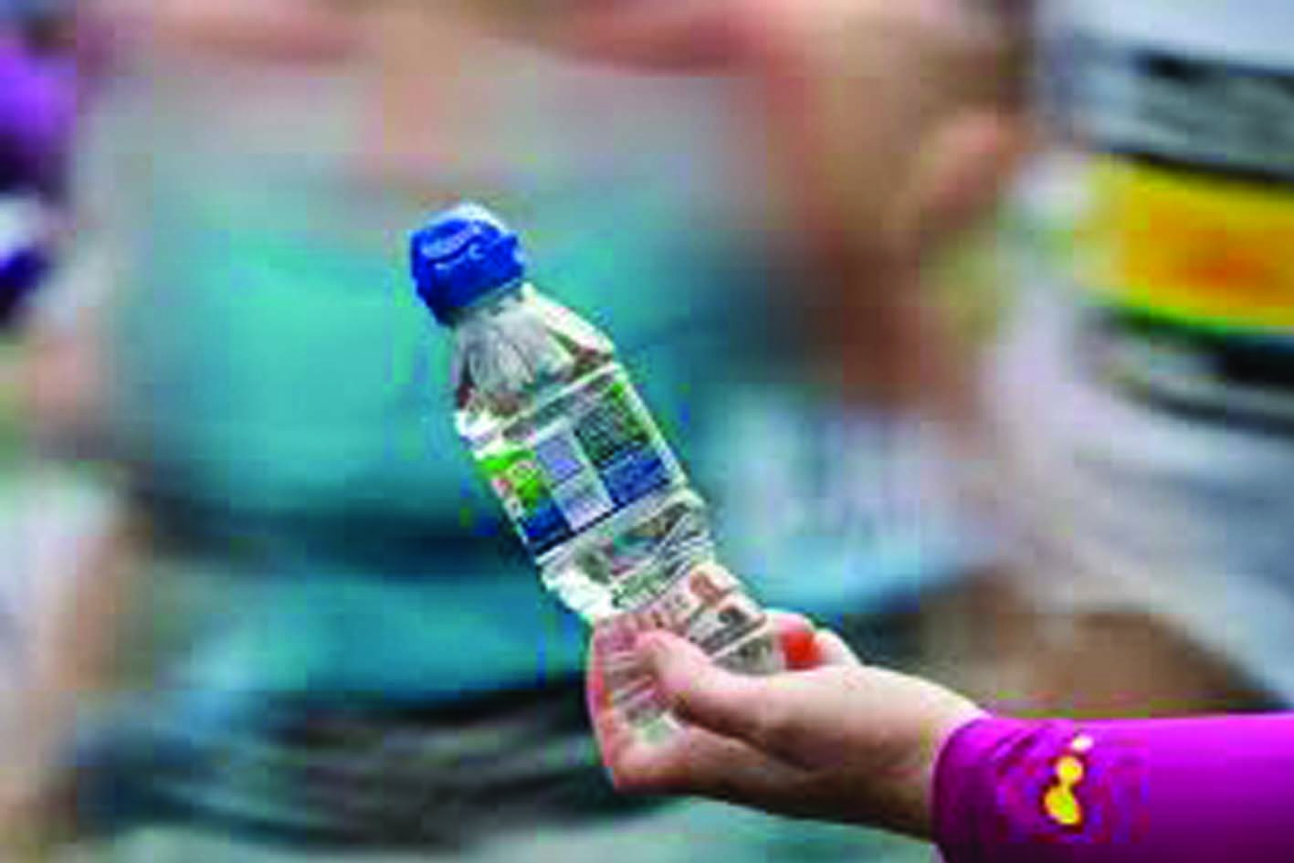 പ്ളാസ്റ്റിക് കുപ്പികളിലോ പായ്ക്കറ്റിലോ മൈക്രോ പ്ളാസ്റ്റിക് മുന്നറിയിപ്പുകള്‍ ഉള്‍പ്പെടുത്തണമെന്ന് സുപ്രീം കോടതി