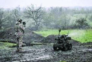 ആധുനിക യുദ്ധത്തില്‍ ആദ്യമായി ആളില്ലാ റോബോട്ടിക്സ് സംവിധാനത്തില്‍ റഷ്യന്‍ സ്ഥാനം പിടിച്ചെടുത്തതായി സെലെന്‍സ്കി