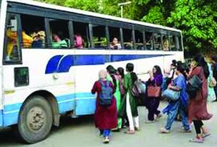 സര്ക്കാര് ജീവനക്കാരെ പ്രിയദര്ശിനി സൌജന്യ യാത്രയില്നിന്ന് ഒഴിവാക്കണമെന്ന് മുസ്ളീം ലീഗ് ഭരിക്കുന്ന പഞ്ചായത്തിന്റെ പ്രമേയം