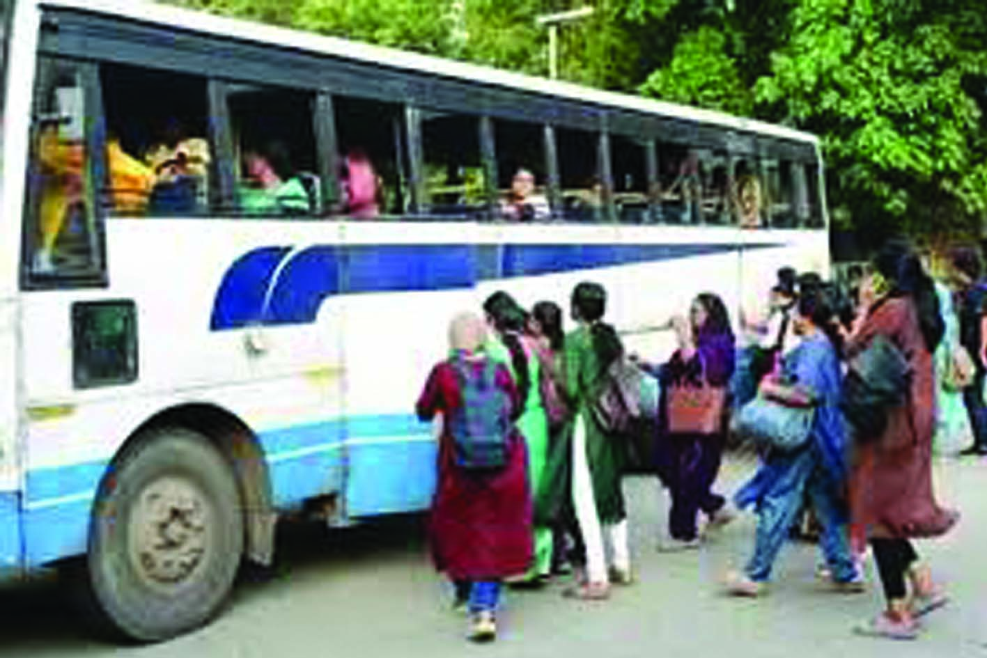 സര്‍ക്കാര്‍ ജീവനക്കാരെ പ്രിയദര്‍ശിനി സൌജന്യ യാത്രയില്‍നിന്ന് ഒഴിവാക്കണമെന്ന് മുസ്ളീം ലീഗ് ഭരിക്കുന്ന പഞ്ചായത്തിന്റെ പ്രമേയം