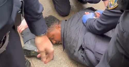 കുടിയൊഴിപ്പിക്കൽ വിരുദ്ധ പ്രതിഷേധത്തിനിടെ ന്യൂയോർക്ക് സിറ്റി കൗൺസിൽ അംഗം ചി ഒസ്സെ അറസ്റ്റിൽ