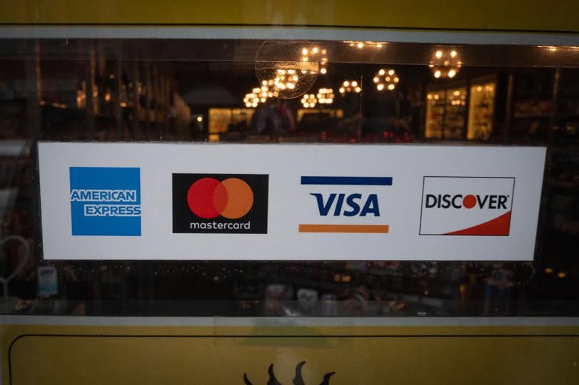 ക്രെഡിറ്റ് കാർഡ് പലിശ 10 ശതമാനമായി കുറയ്ക്കണം: കടുത്ത നിർദ്ദേശവുമായി ട്രംപ്