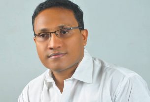 പുരോഹിതമുറ്റത്ത് നീ ആര്?