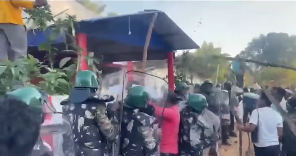 ക്രൈസ്തവ ആരാധനാലയം ആക്രമിച്ച് തകർത്ത് തീ വച്ച് നശിപ്പിച്ചു.