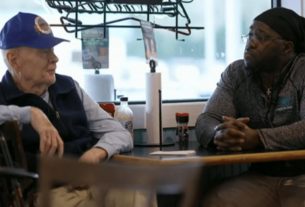 ഹൃദയസ്‌പർശിയായ സൗഹൃദം: 10 വർഷം ഒരേ ഹോട്ടലിൽ ഭക്ഷണം കഴിച്ച കസ്റ്റമർ വരാതായപ്പോൾ അന്വേഷിച്ചിറങ്ങി ഷെഫ് പി പി ചെറിയാൻ